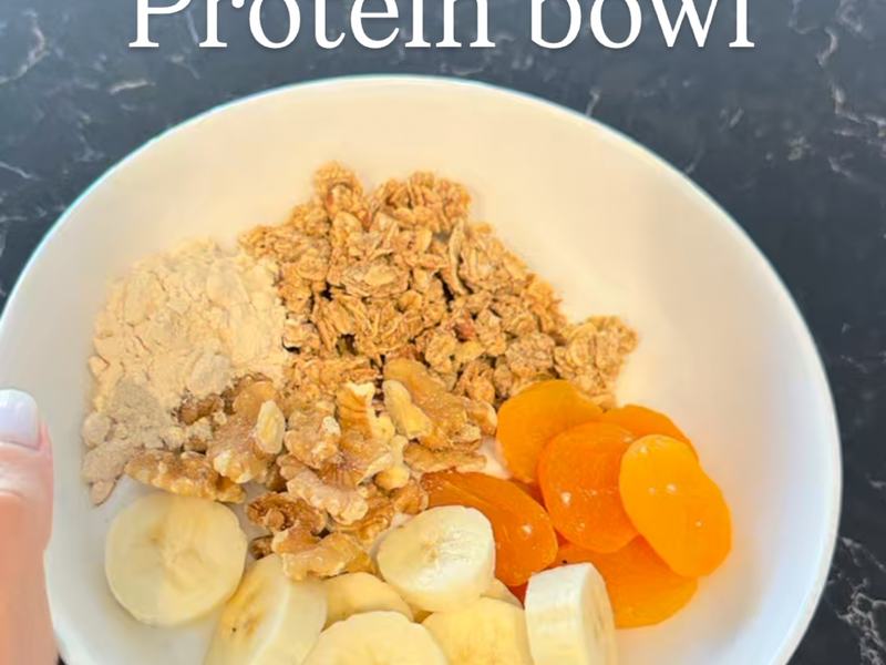 Bowl de proteína com banana e damasco
