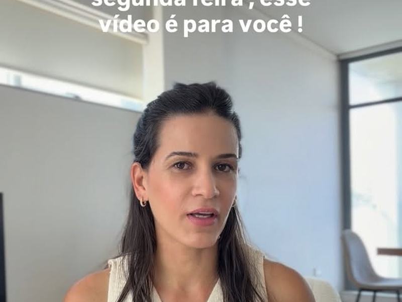 Silvia falando para a câmera